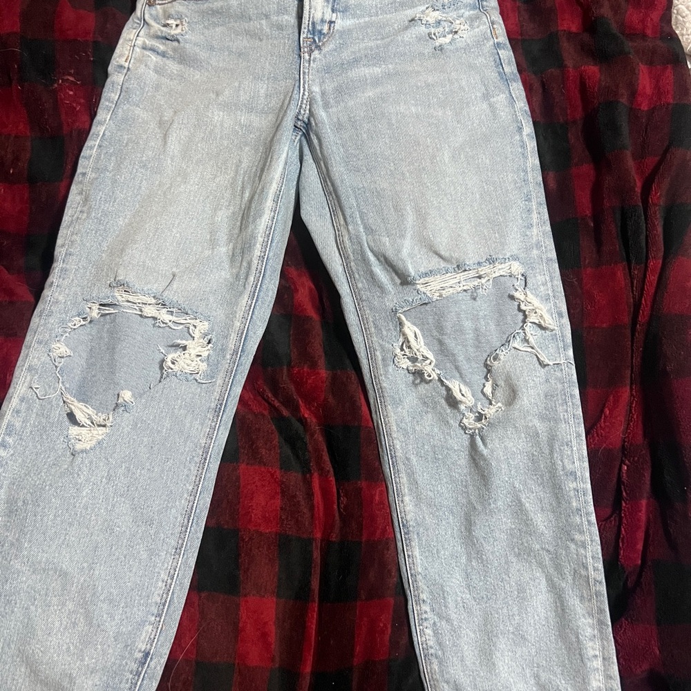 American Eagle Outfitters Light Blue Distressed Boyfriend Jeans